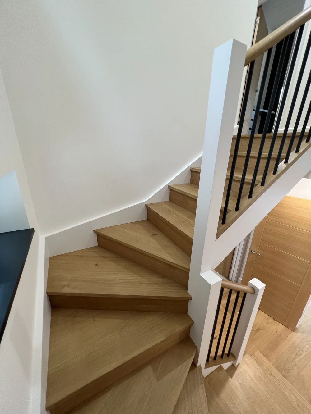 Oak staircase with metal spindle balustrade
